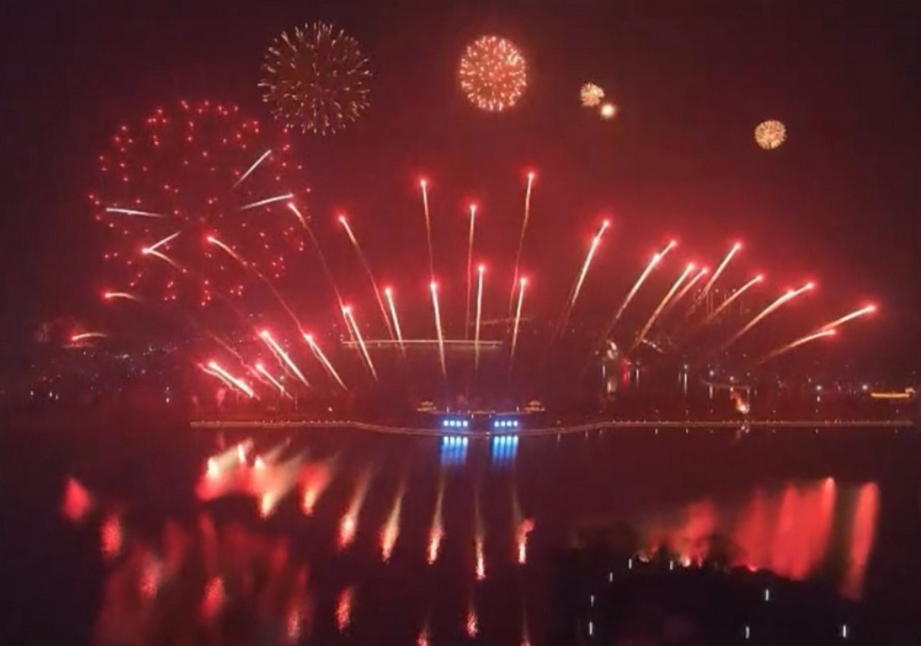 祝贺浠水2023元宵节,19点开始的,月湖烟花秀,圆满成功!