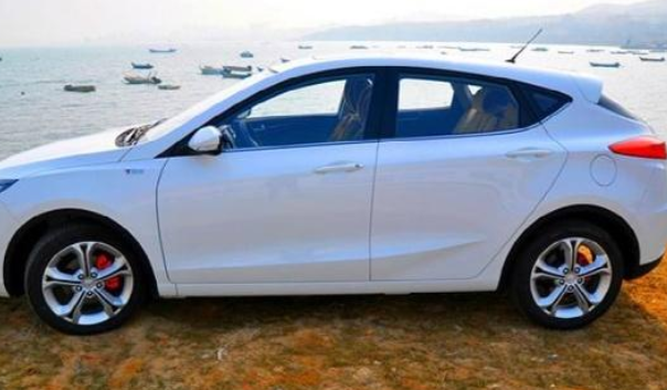 跑完告诉才懂得,两厢车和三厢车的区别,看完真懊悔没早知道