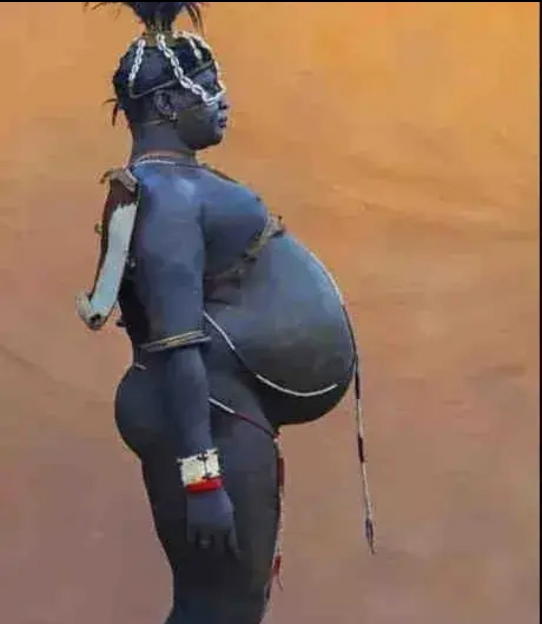 奇葩的审美观,那就是女性们判断男人们帅不帅,就是先看这个男人的肚子