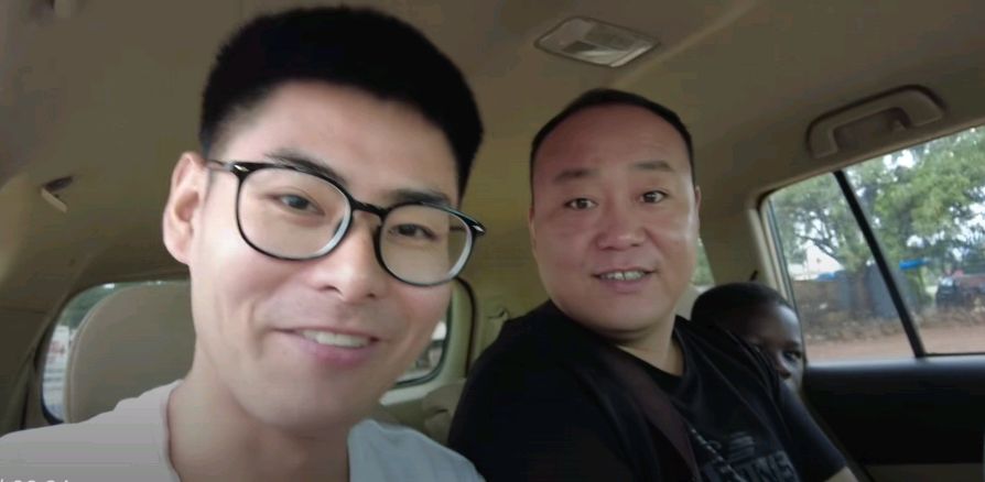 小钟的视频把非洲飞哥不为人知的秘密告诉了网友,小胃王会叫妈妈