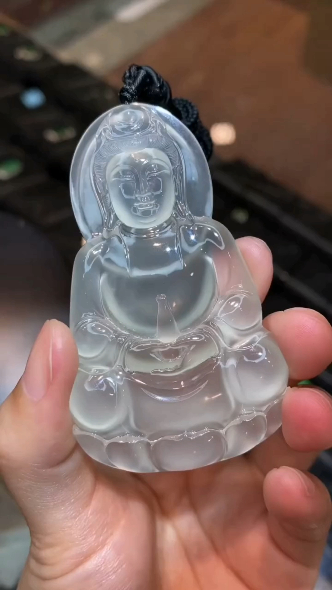 高冰自在的翡翠观音吊坠|||平安喜乐高冰,所念皆安的高冰观音吊坠像一