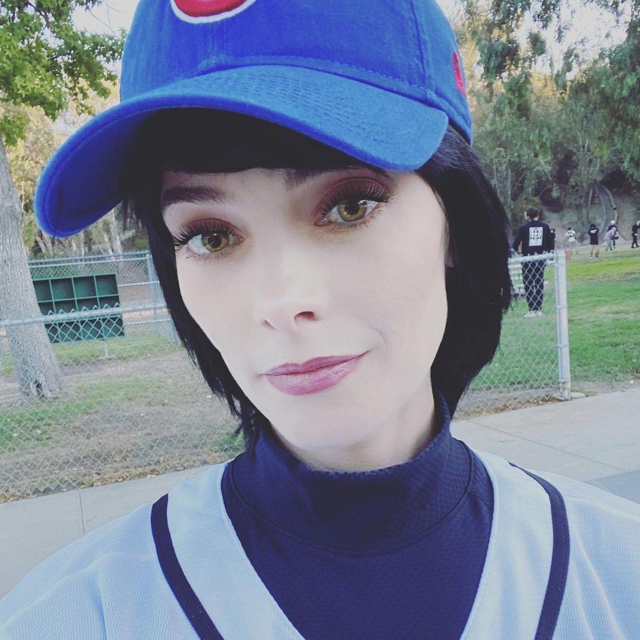 暮光之城卡伦家族重逢! 暮光之城爱丽丝跟埃美特的扮演者近照!