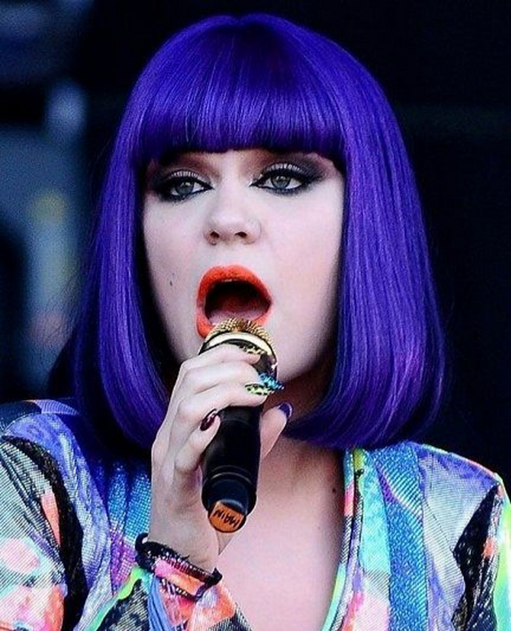 英国著名歌星"结石姐"jessie j(婕西·j)(一)