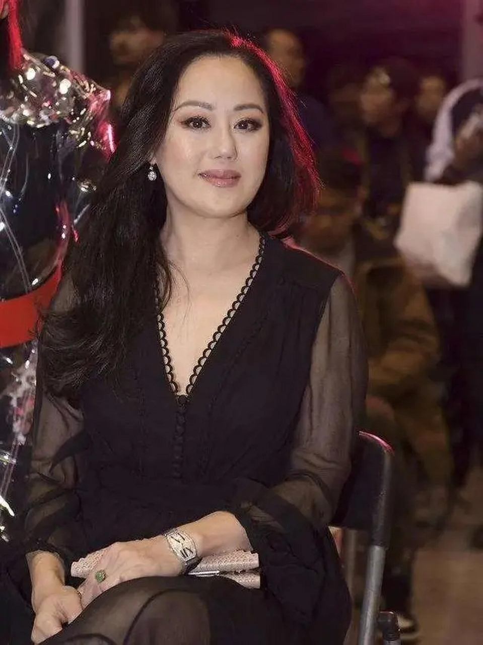 60岁的张小慧胜似20岁的小姑娘,看着她,我自愧不如.