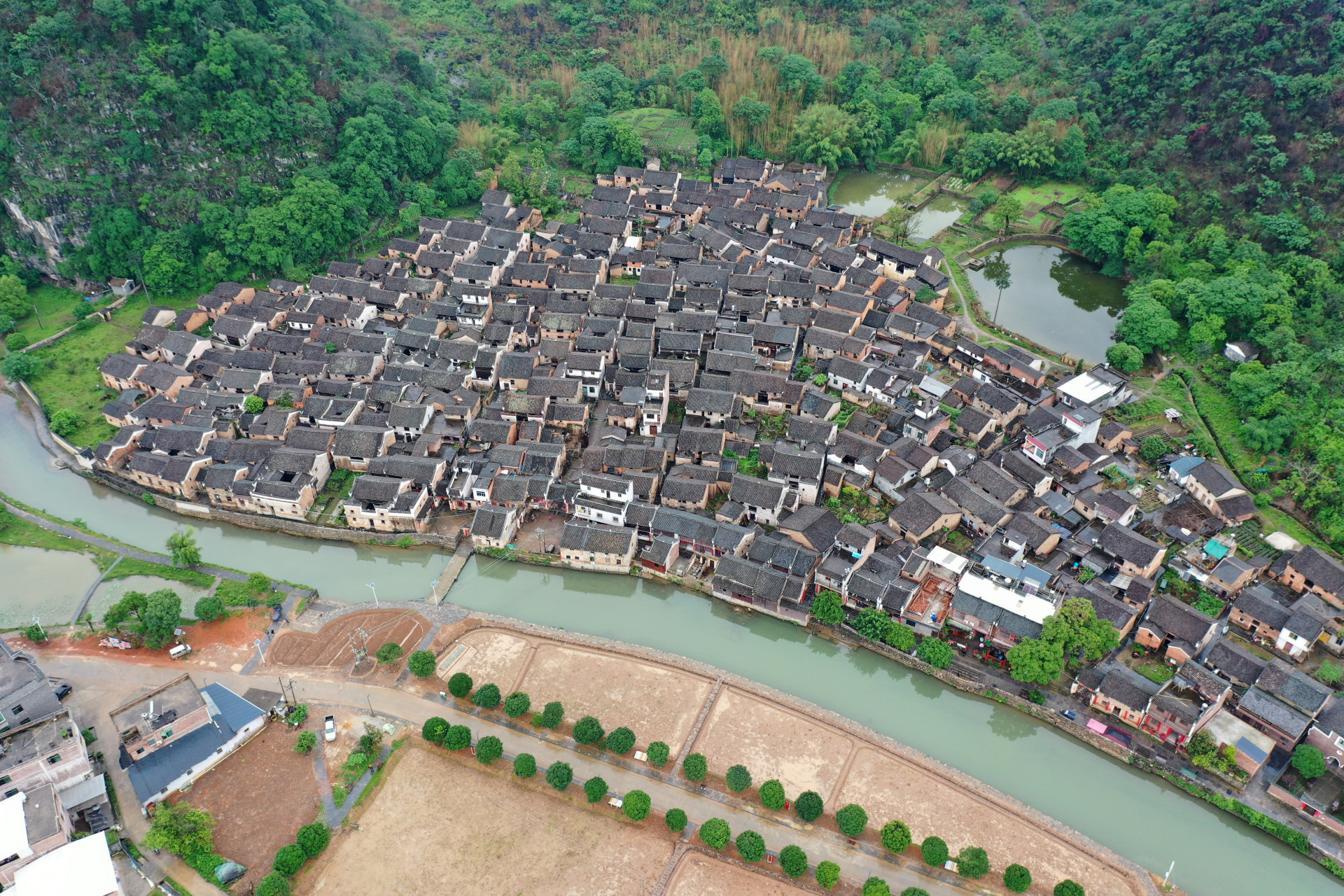航拍视角下的湖南永州江永县上甘棠古村.