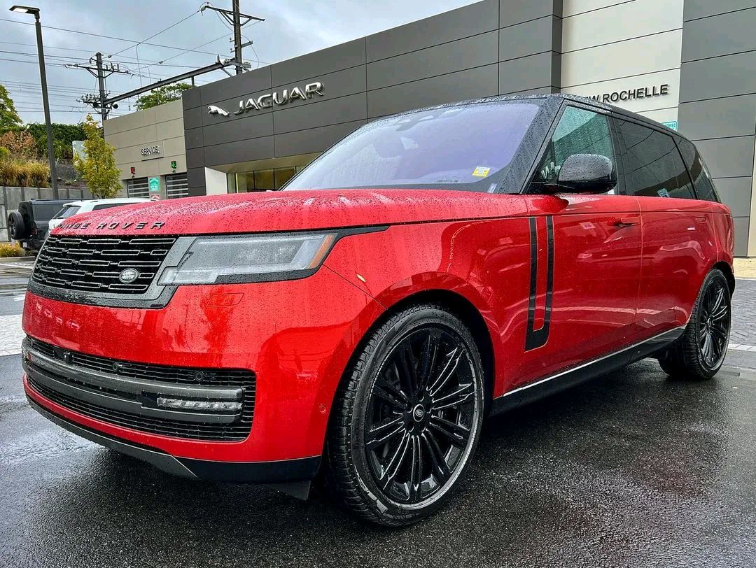 新路虎揽胜"青春版"亮相,气场全开,双色车身 四排气 4.4t动力