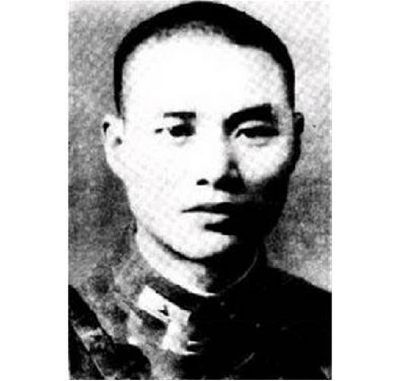 万全策的抗战经历:        万全策是广西苍梧人