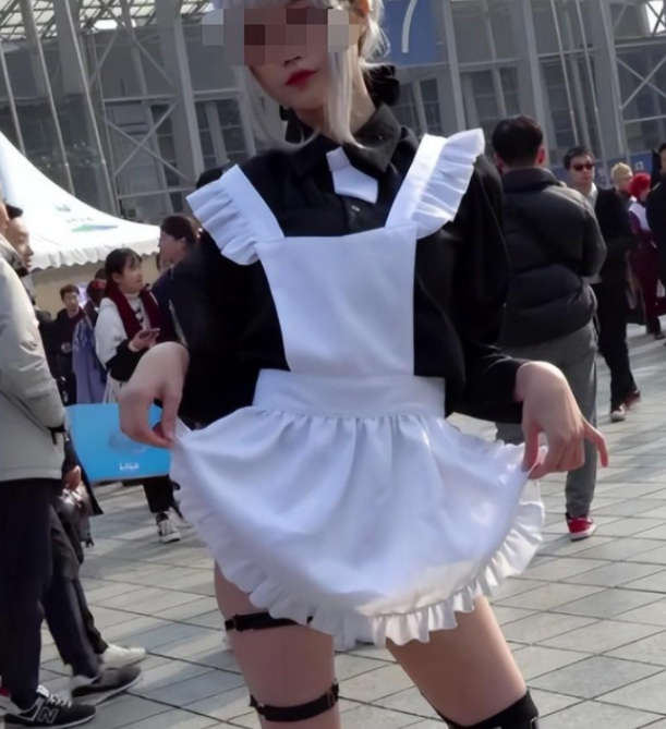 漫展不忍直视的"真空事件"登上热搜:女孩,你的底线究竟在哪?