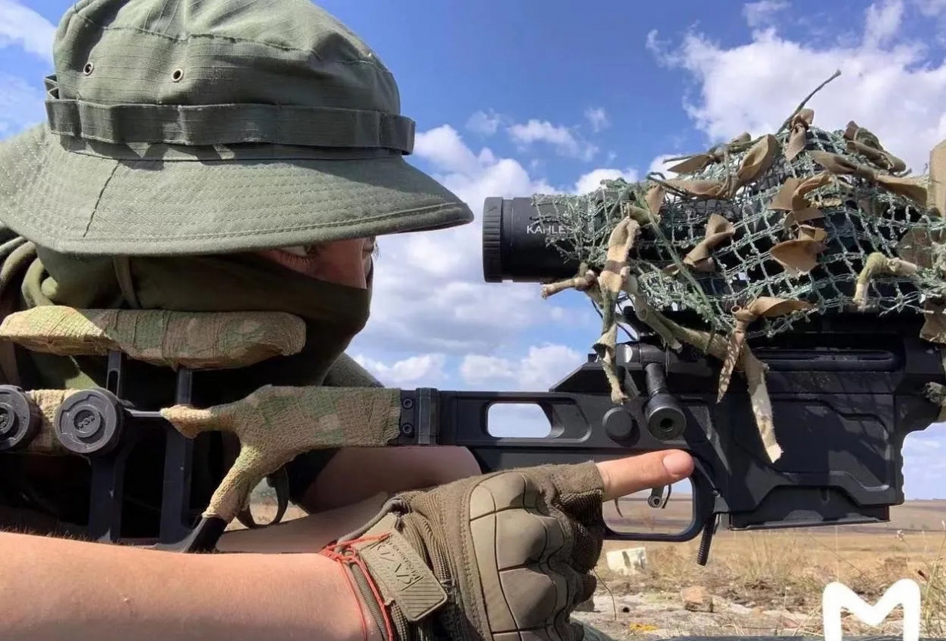 一名加入俄军的志愿兵,代号"蓝莓",曾长期在巴赫穆特地区以狙击手的