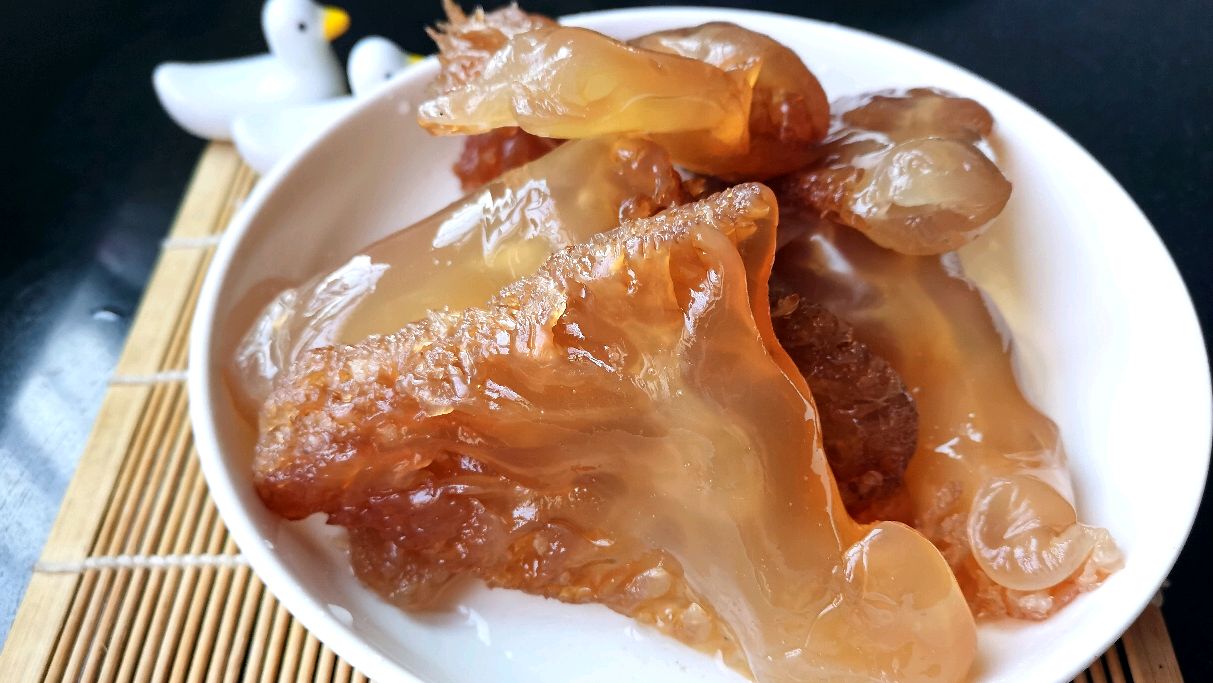 人造海蜇和真海蜇的区别(海蜇竟然能用化学品人工合成,教你如何辨别)