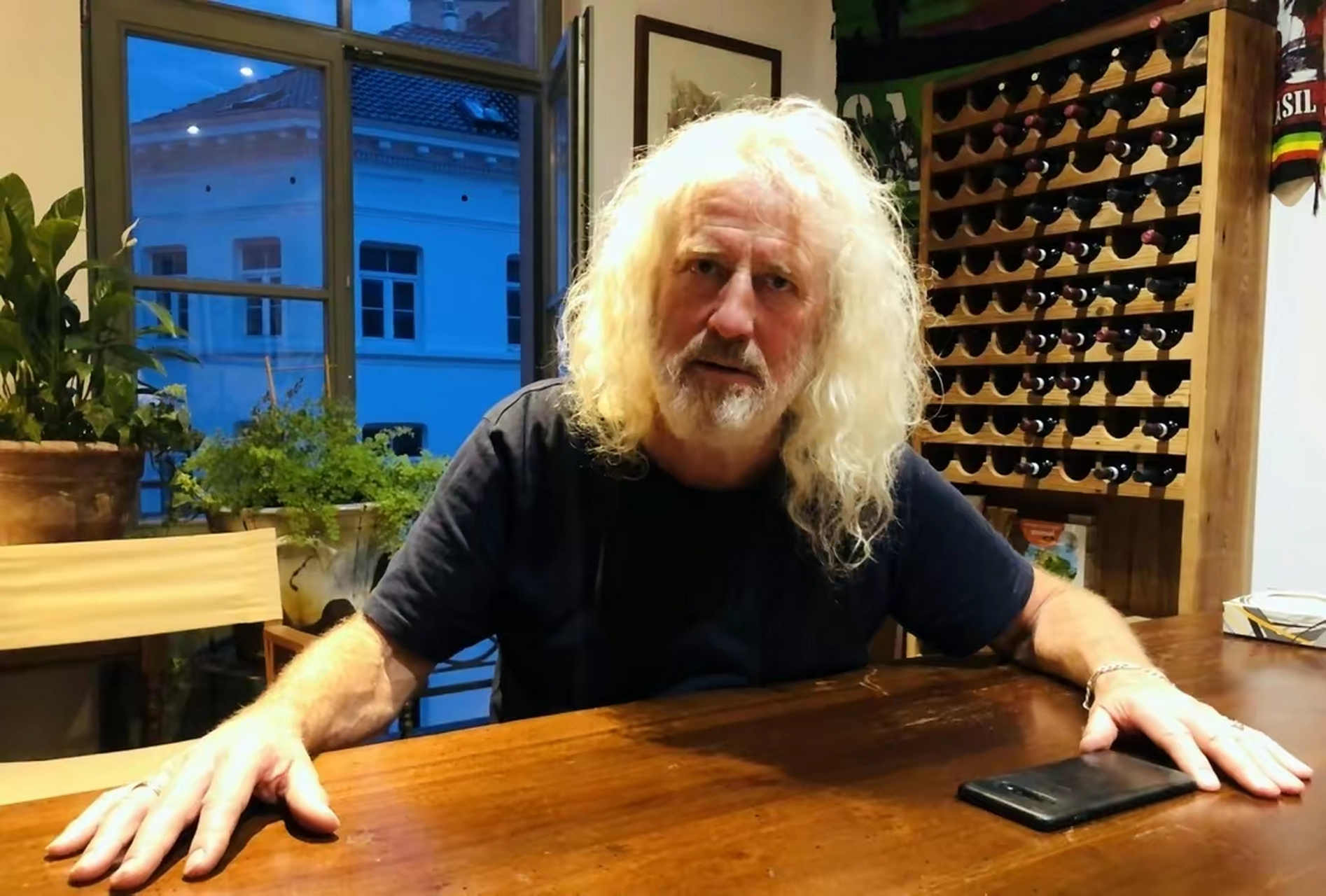 欧洲议会议员米克·华莱士来华交流,发文讽刺西方媒体  来华交流的