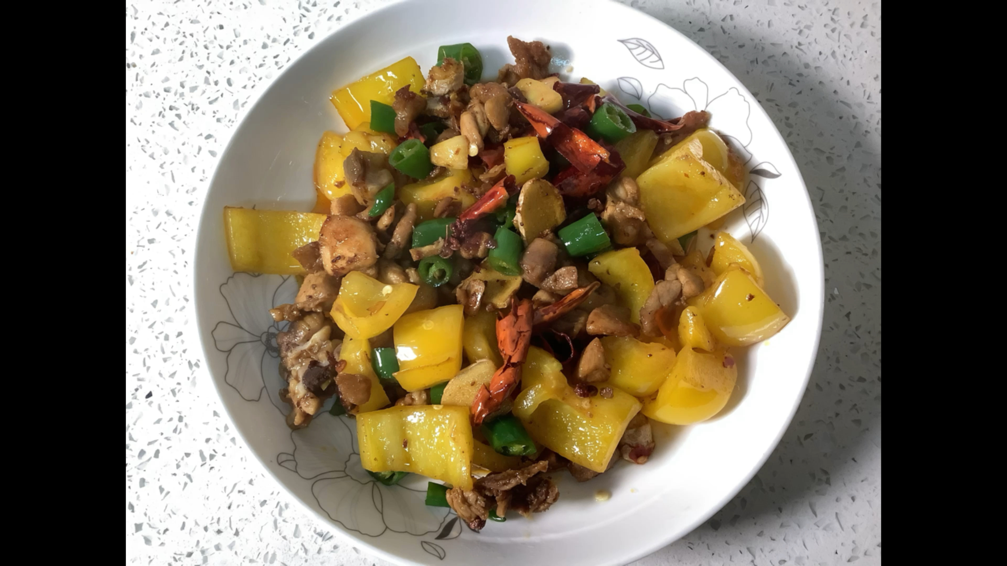 彩椒麻辣鸡丁,小辣椒