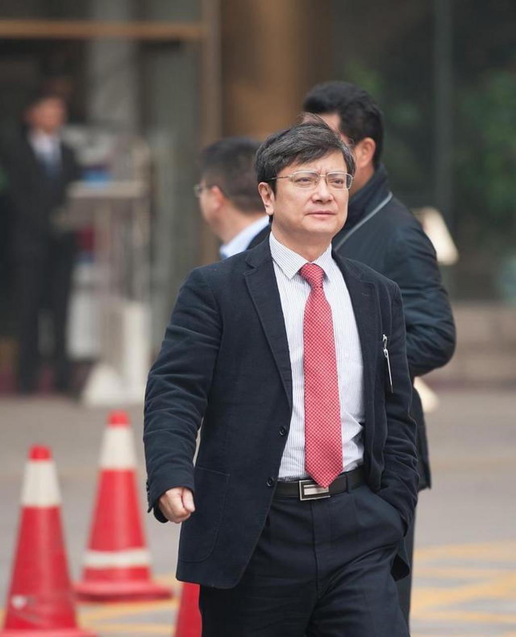 2014年,郑强被评为中国好校长,教育界的变革人物.