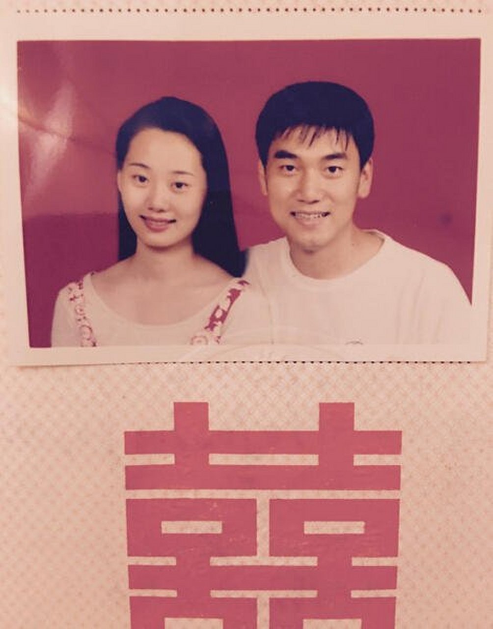 1991年,"羊城十大歌手"之一的美女歌手黄琏与默默无闻的小歌手林依轮