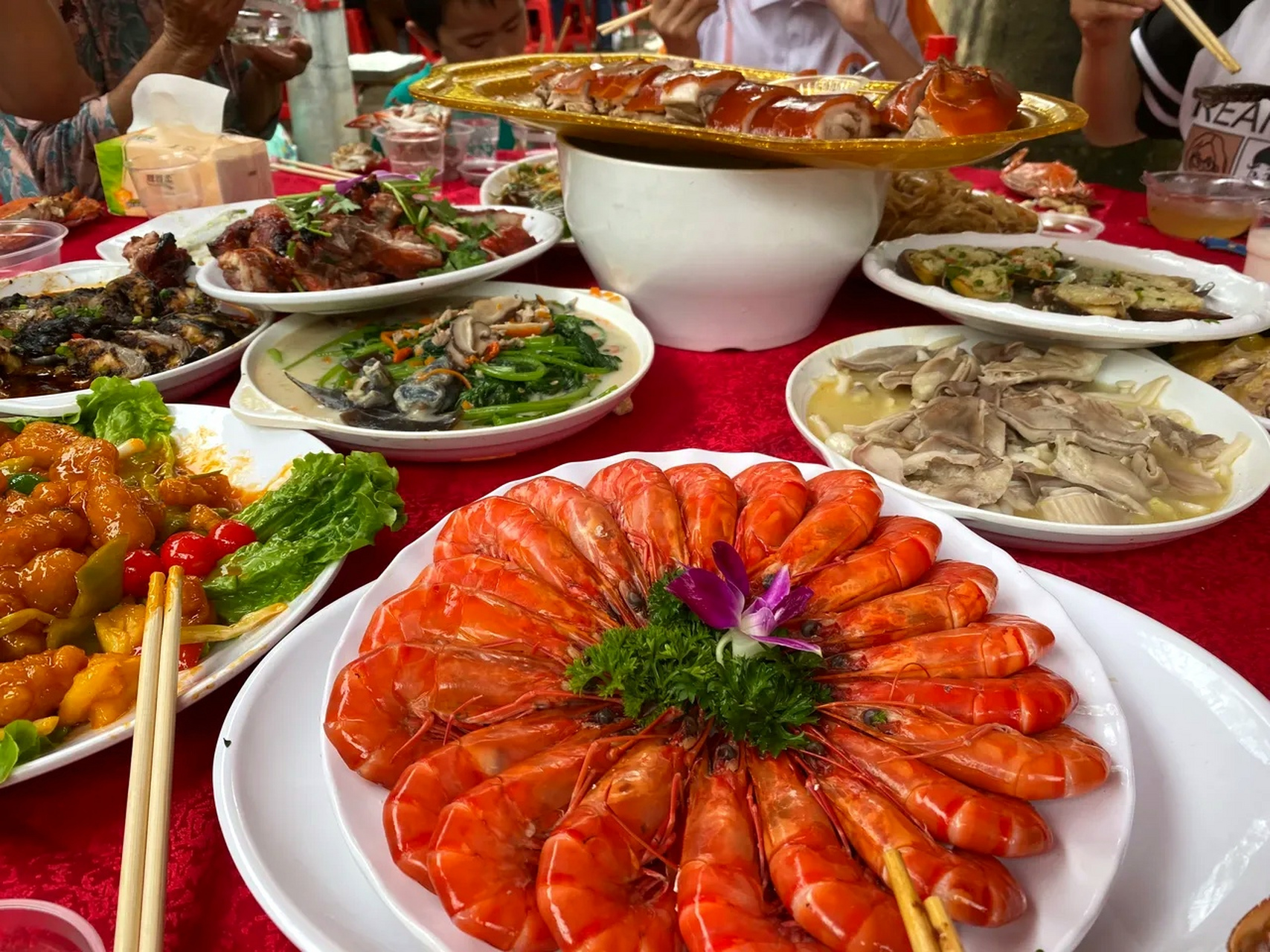 网上居然有人说,在广东办喜酒,只要人来了就行,礼金都不收,真是太搞笑