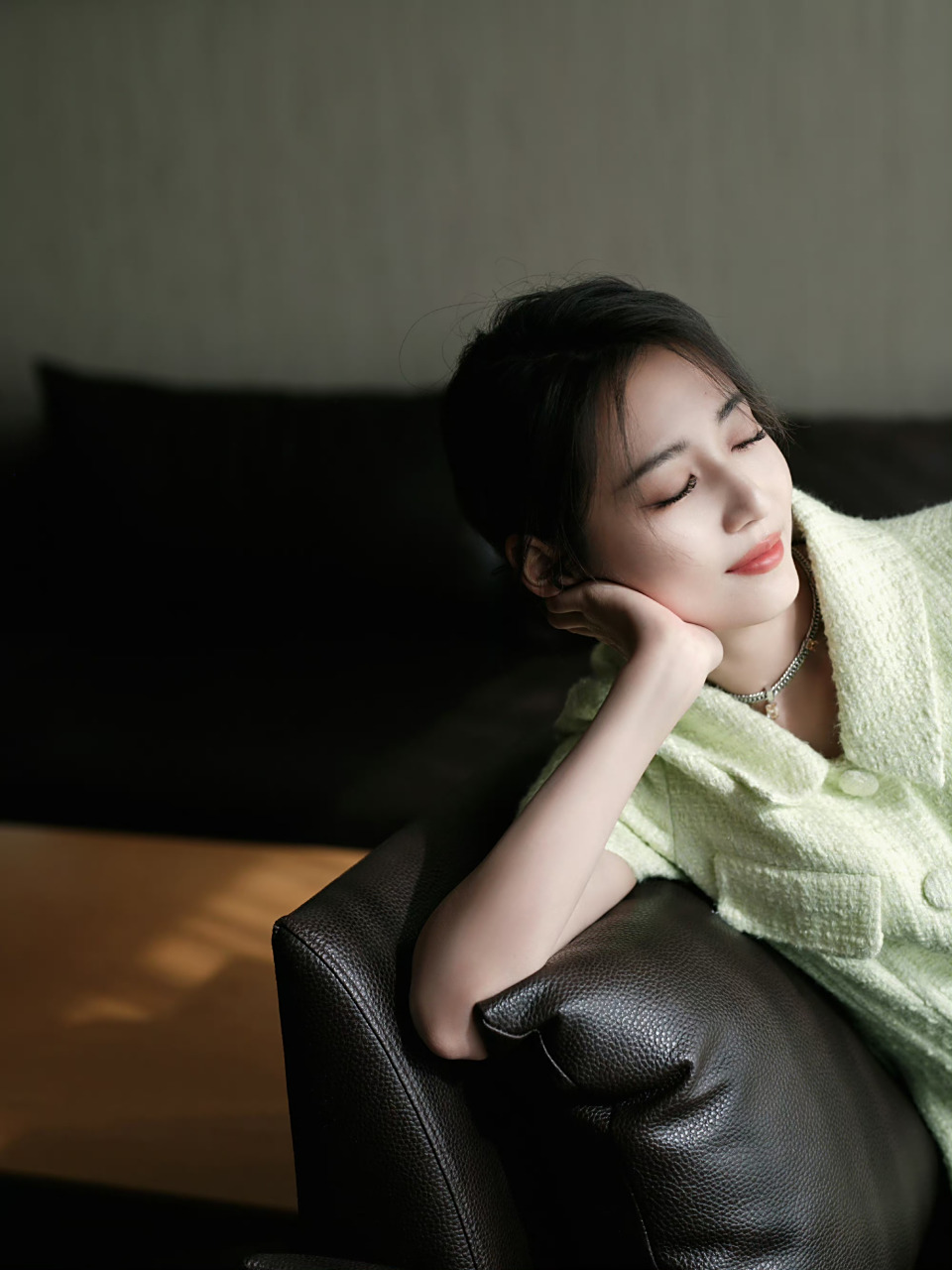 陈钰琪  光脚丫  大长腿