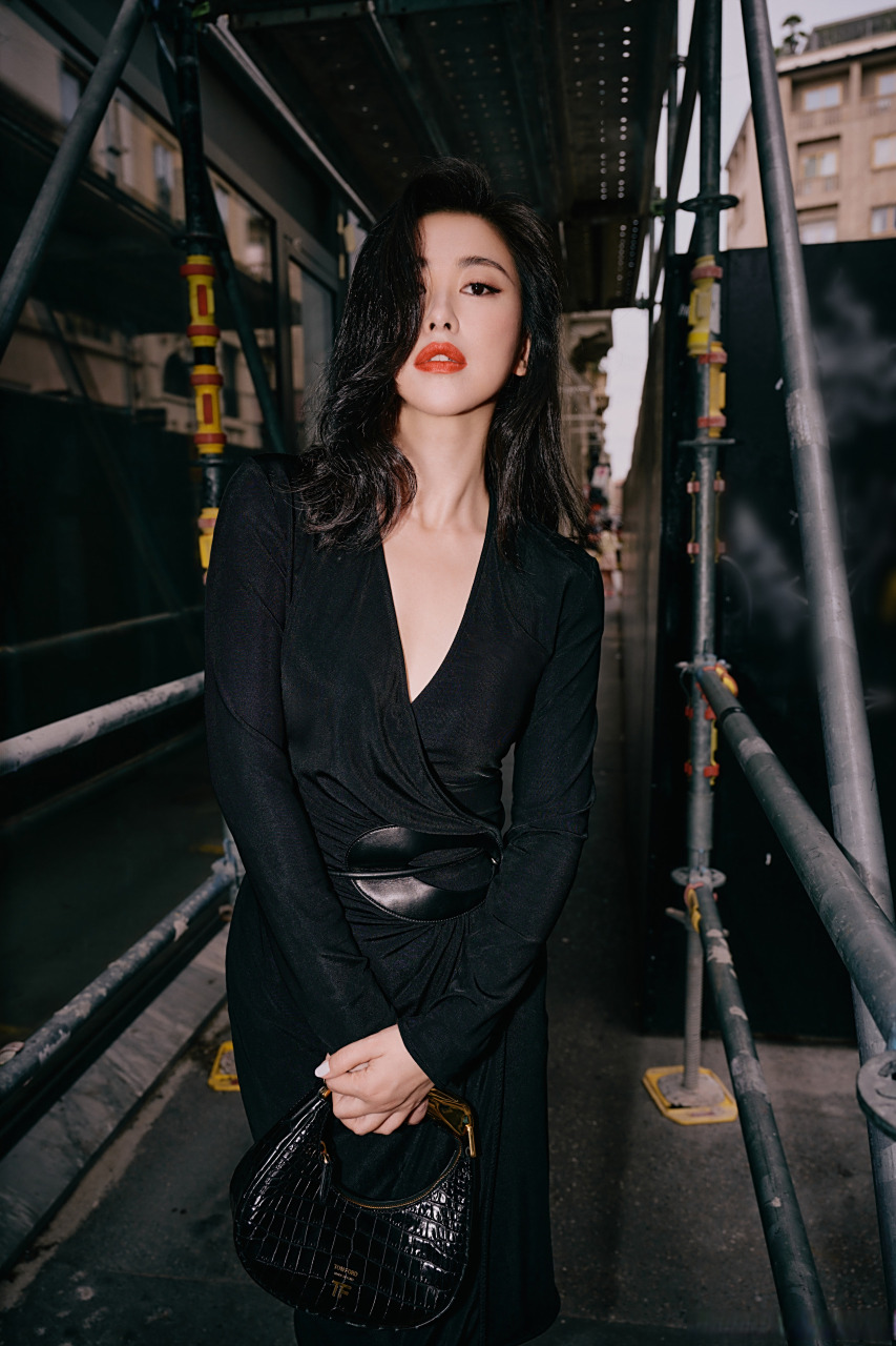 39岁的朱珠好美啊!不愧是连续八年霸榜全球最美100张面孔的女性!