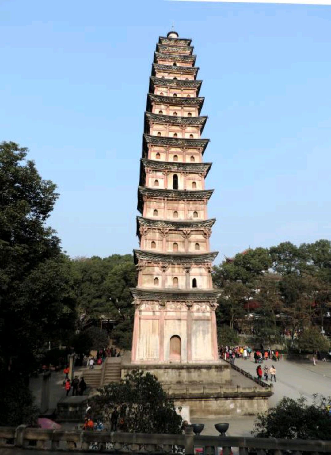 五言律诗一首:南充白塔