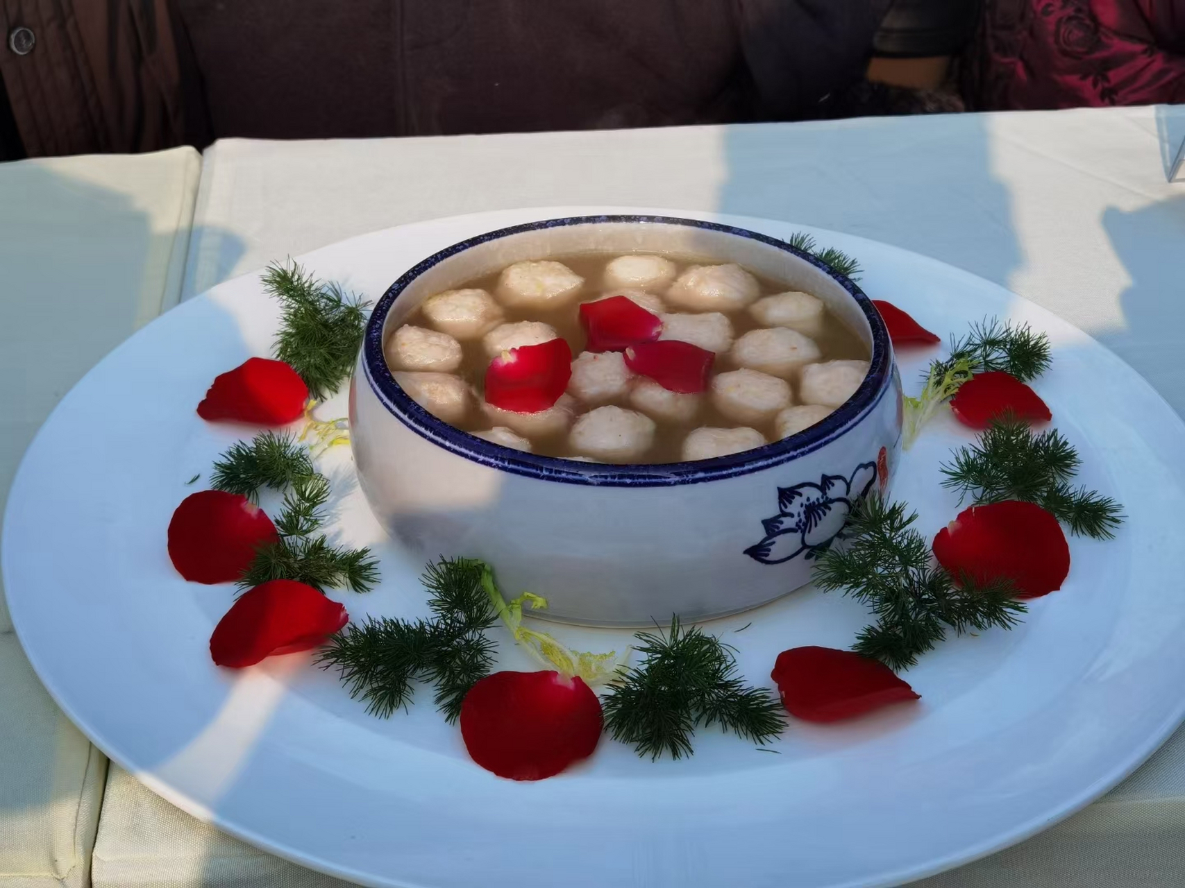 重庆綦江赶水萝卜节的萝卜宴,现场人太多,手机拍摄水平有限,实物真的