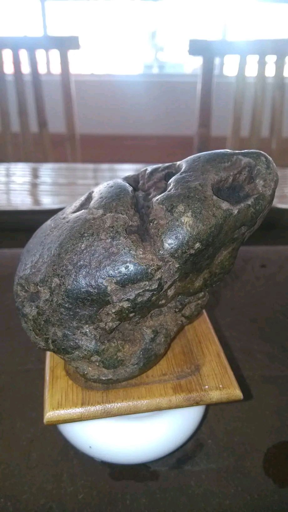 浙江金华的石友,他有一枚奇石叫金蟾,9年后有人出价80万购买