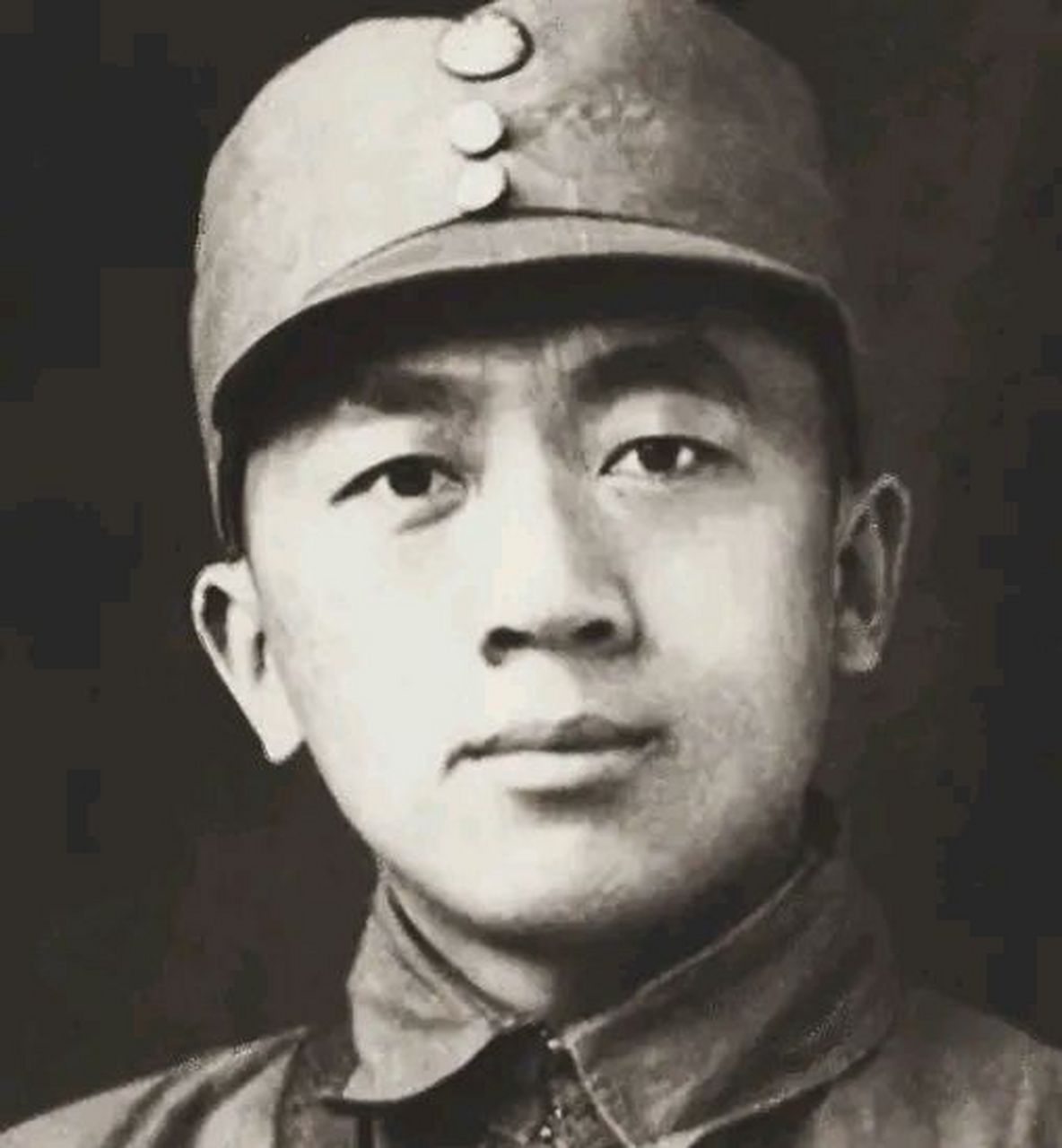 1944年,施亚夫回到家中,得知日军怀疑他是新四军的消息.