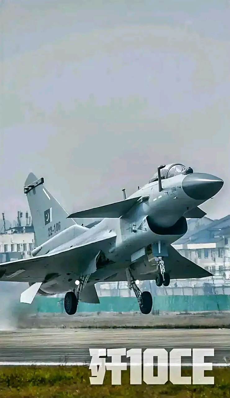 我们出口给巴基斯坦的歼10ce战机在性价比上远远超越了法国的阵风战斗