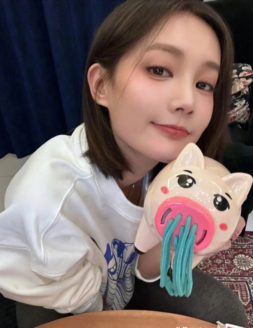 李一桐,一位让无数粉丝倾倒的女演员,以其完美的身材和妩媚的风采