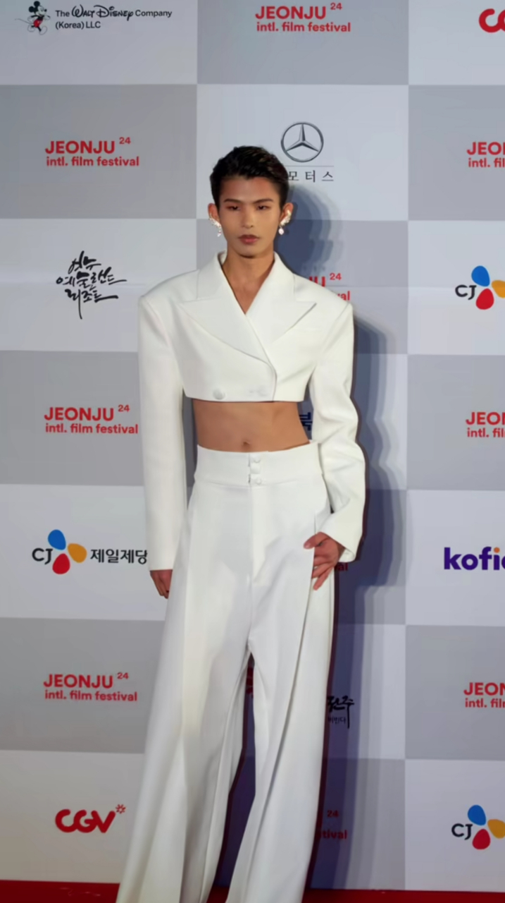 这陆仙人很难不爱 网友都是这样评价 一个男人穿女装好魅呀.