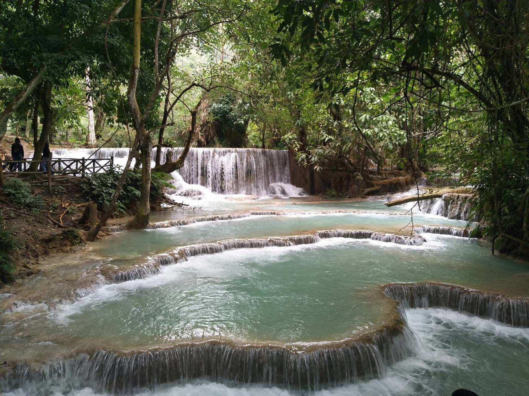 琅勃拉邦的光西瀑布是老撾著名的旅遊景點之一.