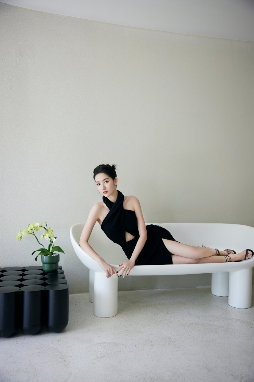 王玉雯 绑腿高跟凉鞋美脚丫[爱你][爱你]