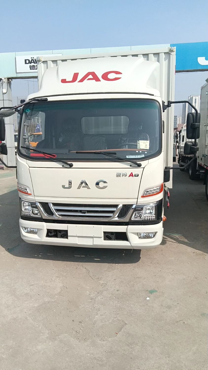 骏铃a8宽体箱货!