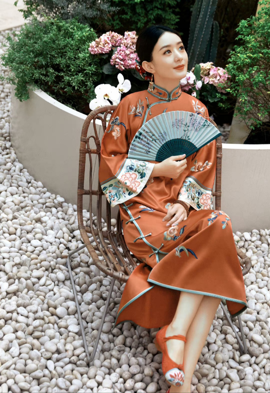 赵丽颖# 旗袍造型好美,有种国泰民安的大气美,你觉得呢?