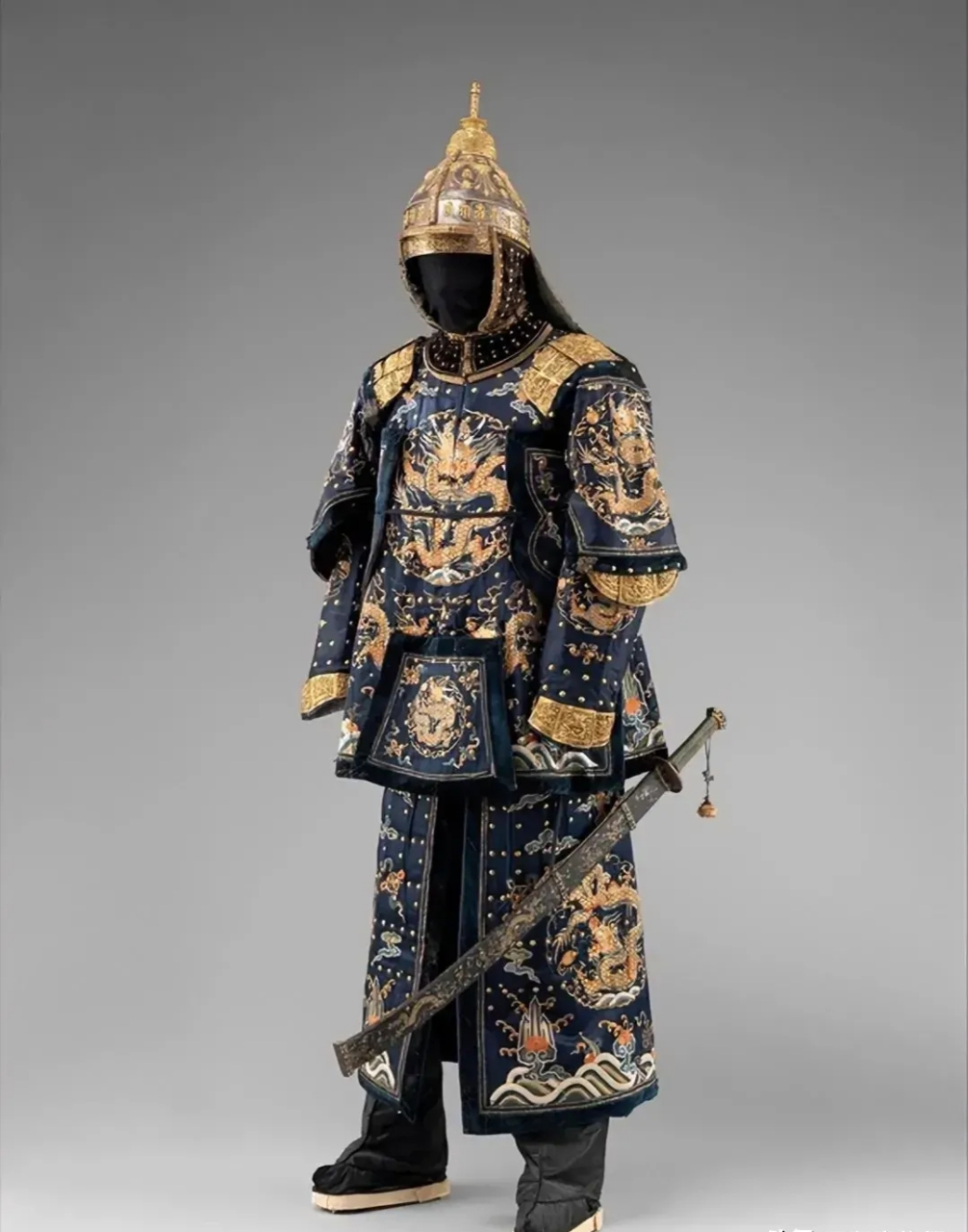 清朝的棉甲在中国古代甲胄中确实具有一定的独特性.