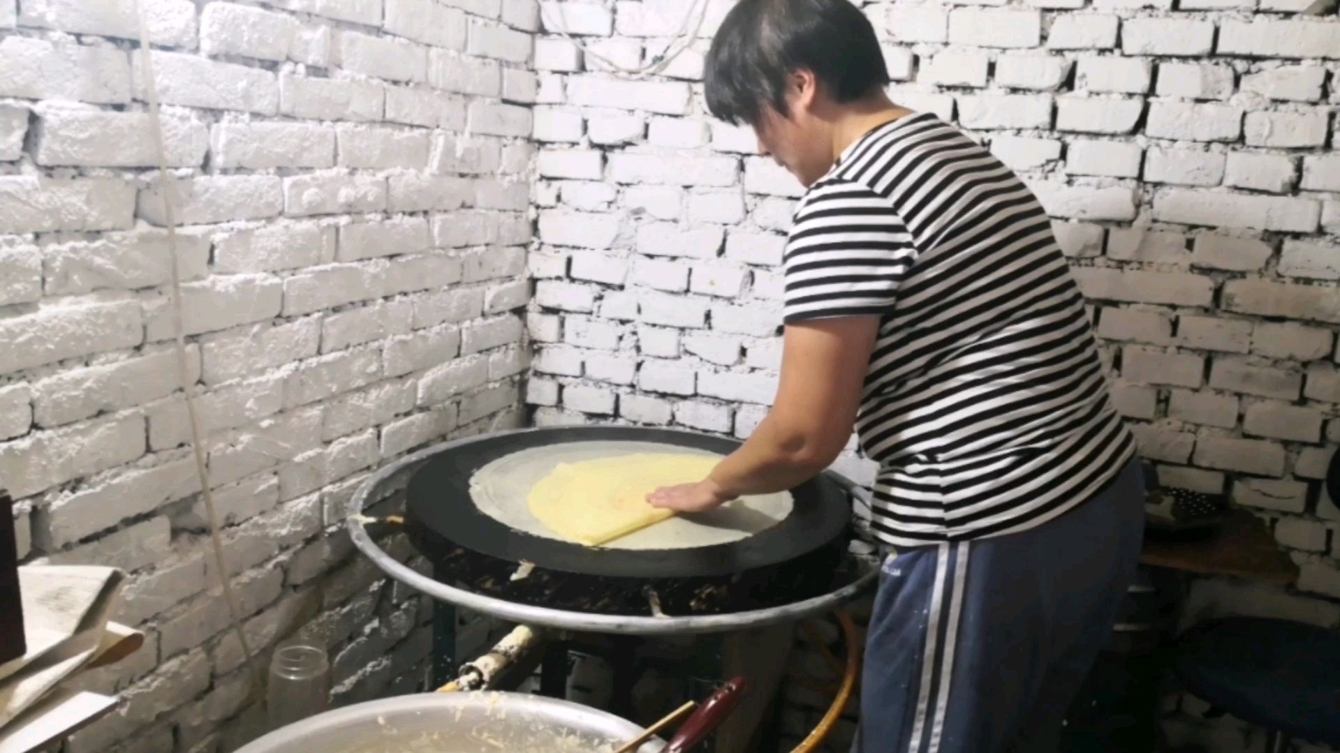 淄博博山人喜欢的煎饼,门头不大,生意很好,拿它送礼很正常?
