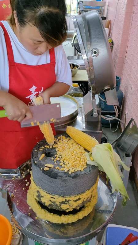 石磨黄金玉米饼现磨现做的特色美食