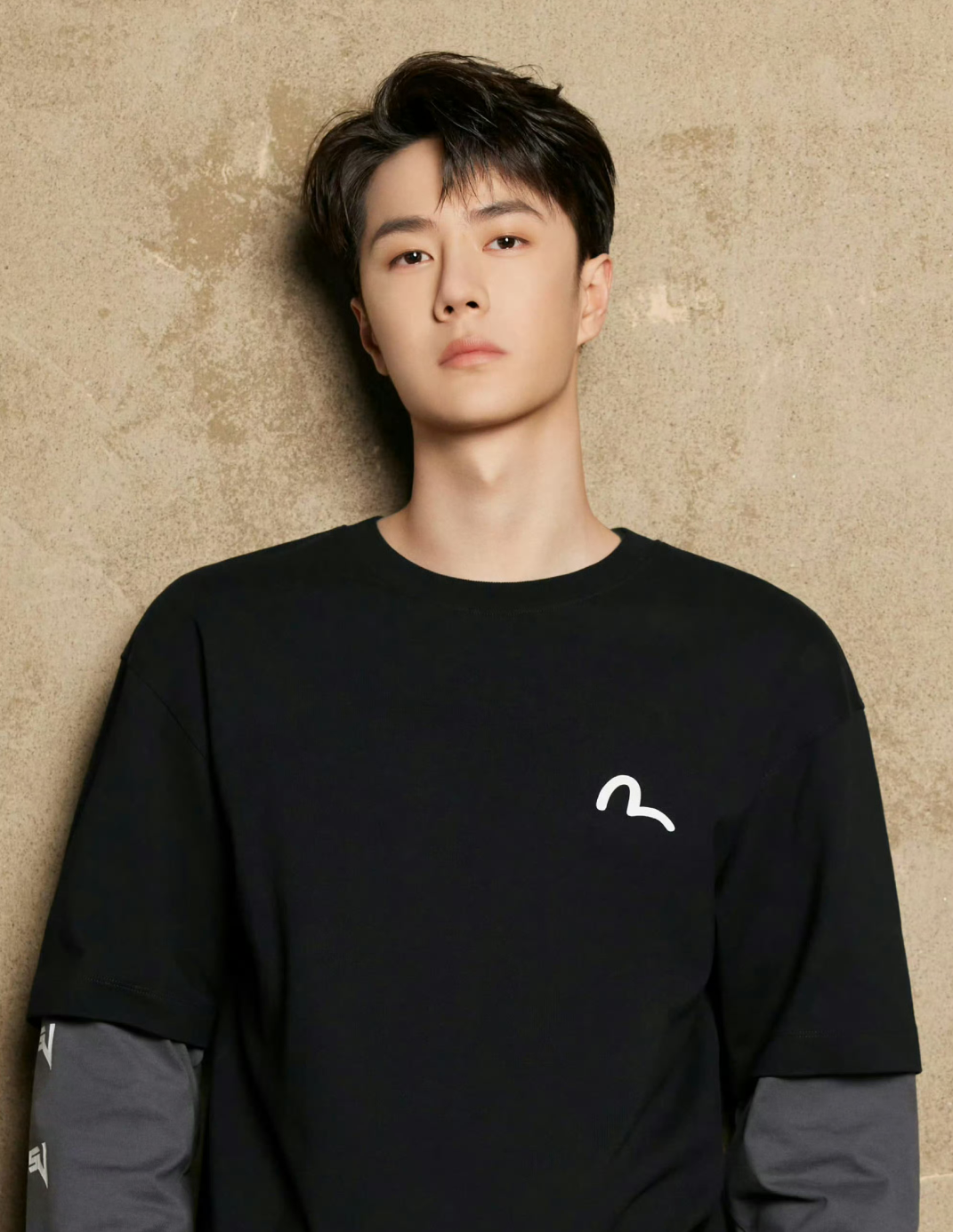 全民偶像王一博新剧《长风破浪》待播,期待不一样的男神!