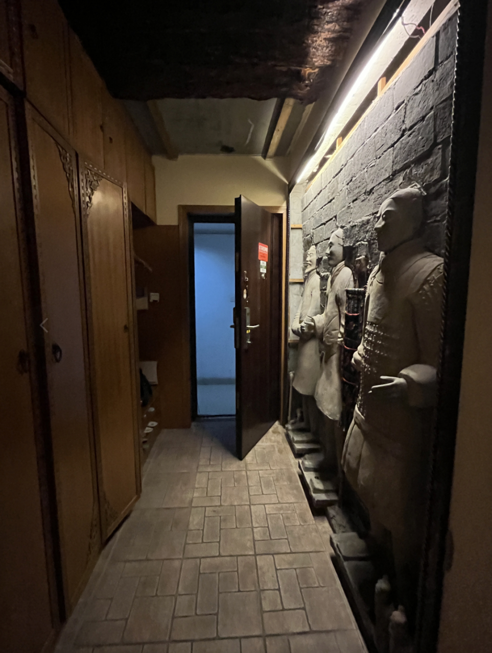 另外,房间里无处不在的兵马俑处处给你惊喜,哪怕吃饭,睡觉,上厕所都能