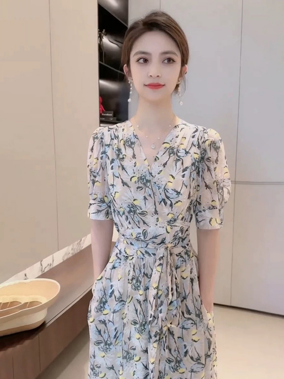 法式碎花一片式系带连衣裙,清新淡雅 妥妥滴淑女风范哦. #时尚穿搭