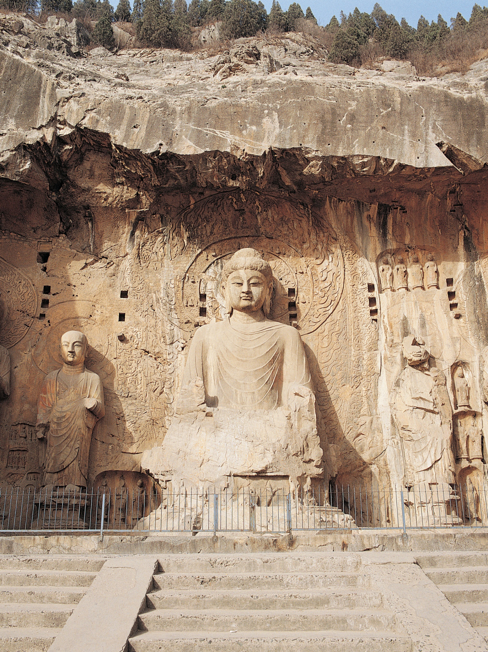 艺术的辉煌与神秘  龙门石窟,位于中国河南省洛阳市,是世界文化遗产