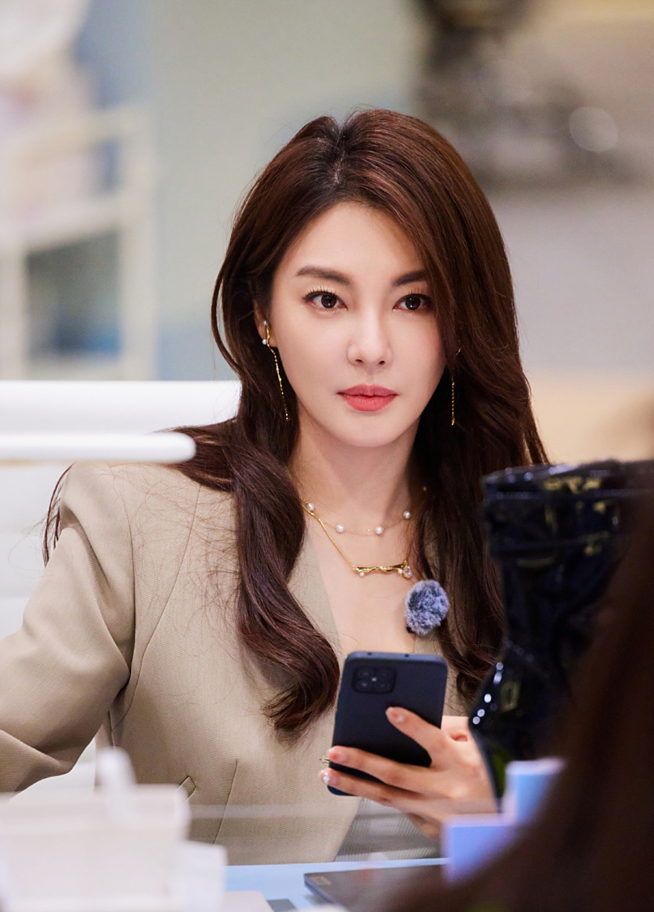 人类除了时间还可以贩卖肉体,除了肉体竟然还能卖情感