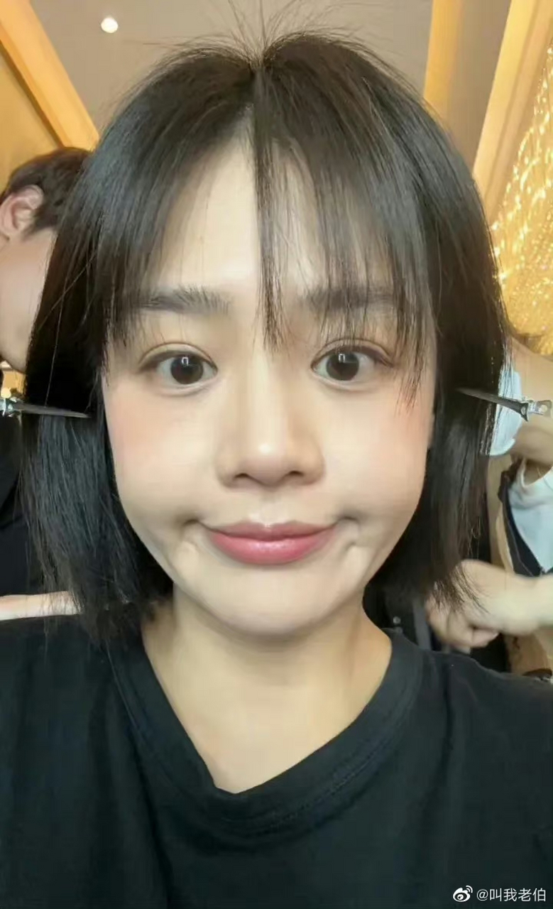 马思纯胖的时候有点大龄女明星的感觉,但是瘦了之后这脸一下子就少女