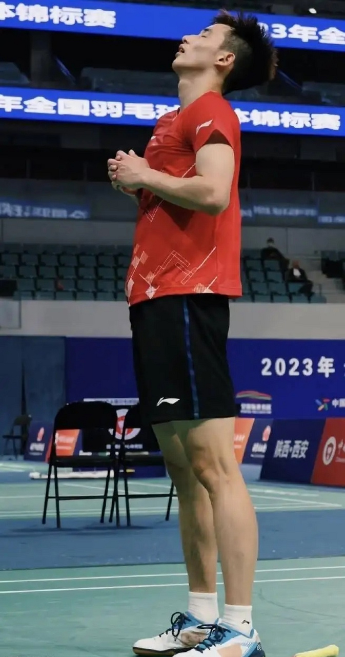 羽毛球队出帅哥,男单选手王正行#羽毛球# #帅哥