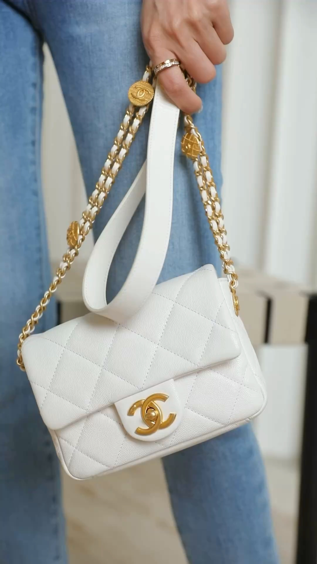 chanel 22a 香奈儿金币徽章方胖子链条口盖包,白色真是神仙颜值