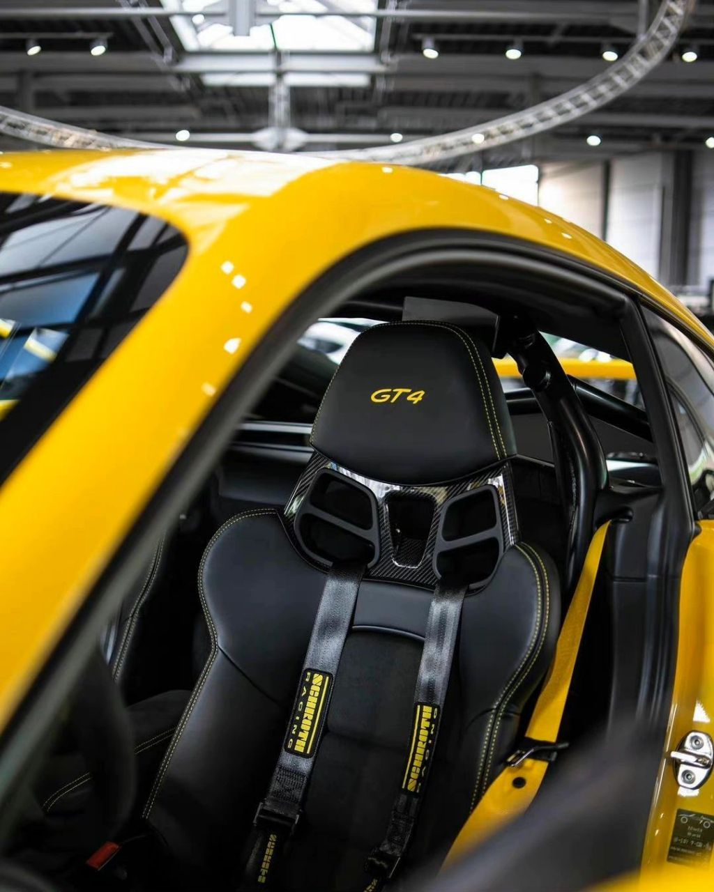 保时捷718 gt4