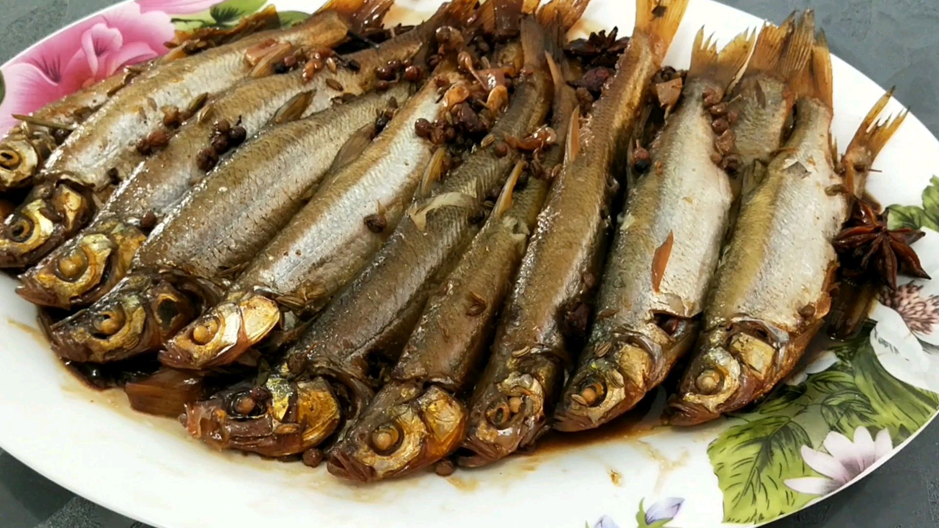 家常炖噘嘴鲢做法简单味道好