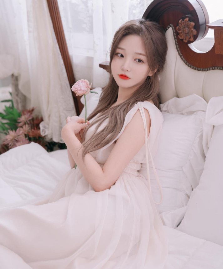 韩国性感网红美女朴敏贞,身材魅力大,是个男人都沦陷