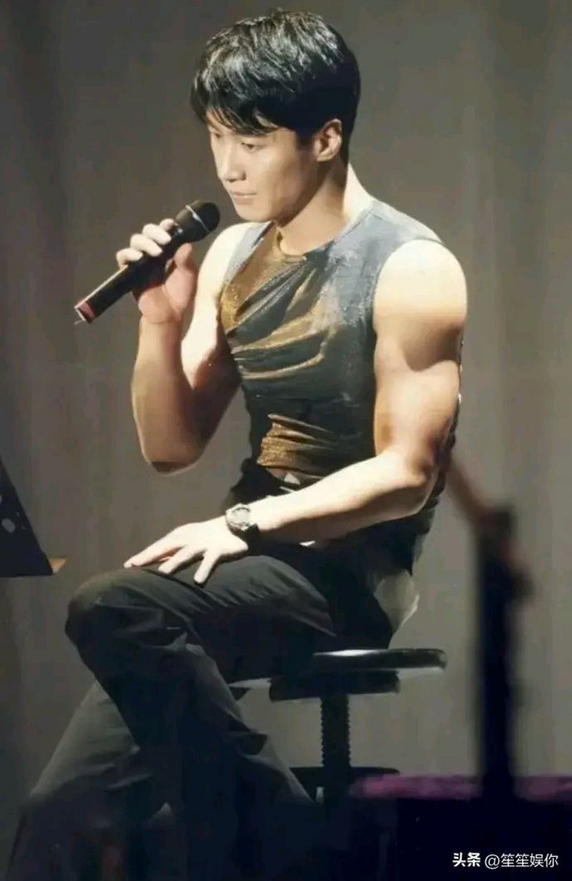 男明星的身高有180cm真的不矮了,来看黎明180的骨架.