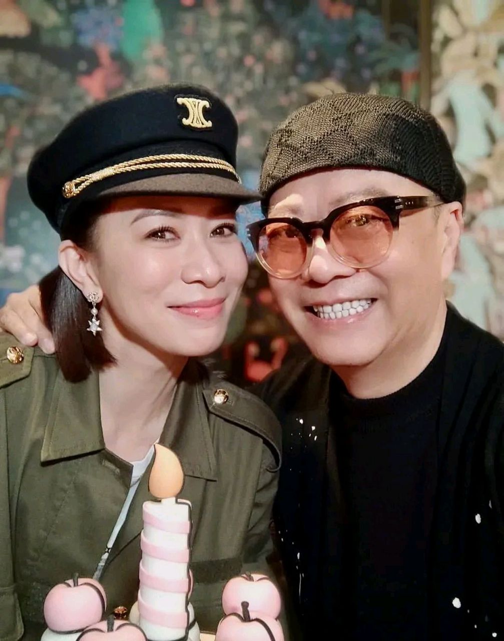 欧阳震华深夜卡点发文为佘诗曼庆生  他写道:"祝你天天开心,天天美丽