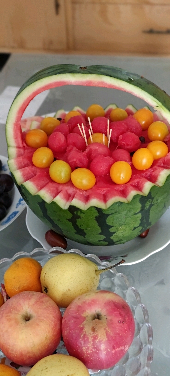 西瓜花篮,圣女果鸡油黄手串[滑稽]