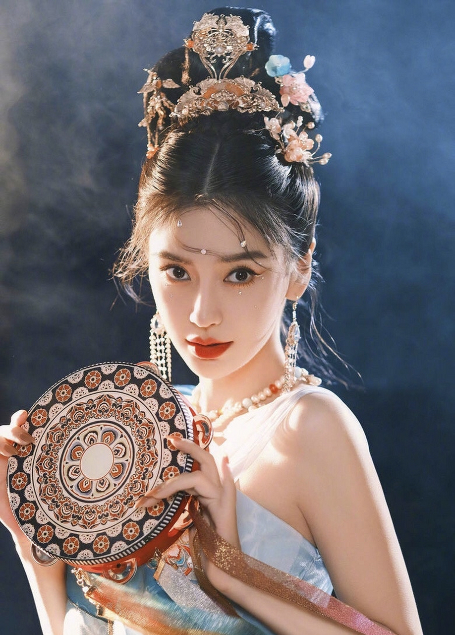 杨颖美貌# #杨颖的绝美照片# #baby写真# 杨颖敦煌飞天造型绝了!